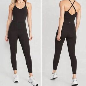 Old Navy Women’s Cloud+ Sleeveless 7/8 Bodysuit Black
